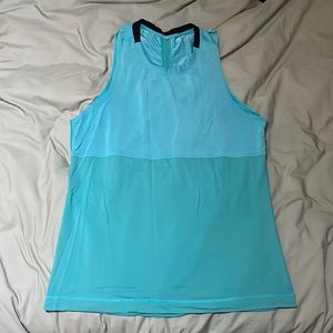 Large men’s lululemon silverescent tank top.